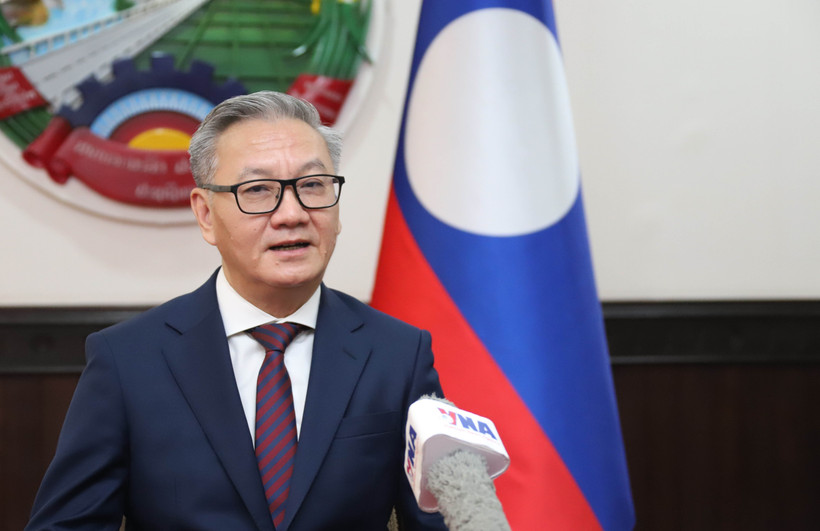 Lao Foreign Minister Thongsavanh Phomvihane shares about the role of Vietnam's revolutionary press. (Photo: VNA)