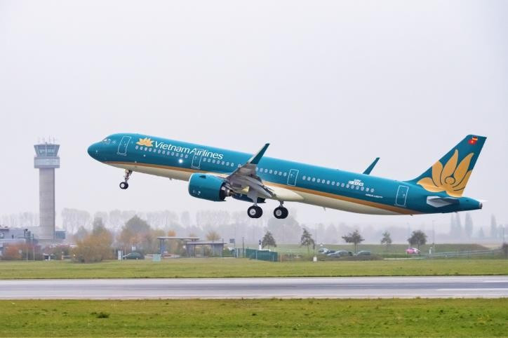 Starting July 3, members of Vietnam Airlines’ Lotusmiles frequent flyer programme can earn miles when flying with Etihad Airways and redeem them for flights operated by Vietnam Airlines, Etihad Airways, or any other partner airline within the programme.(Photo: VNA)