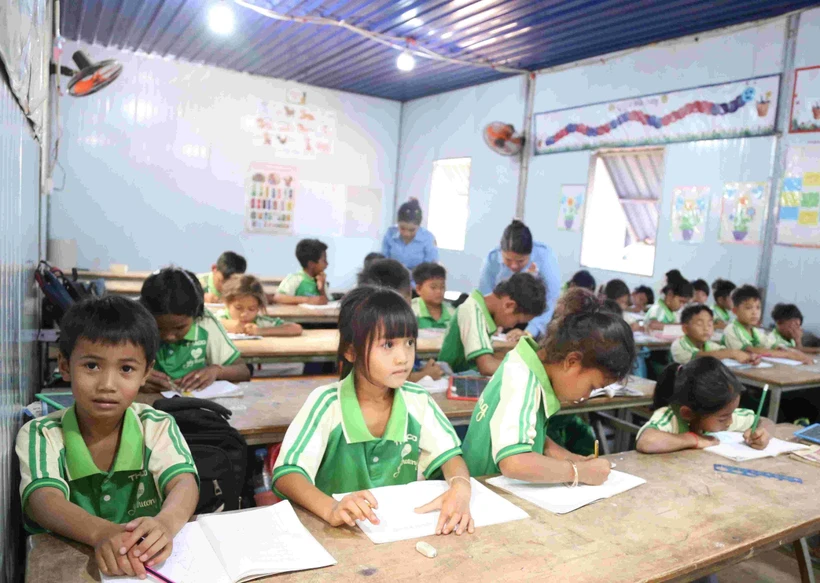 A class for children of workers at the Snuol Complex of THACO AGRI (Photo: VNA)