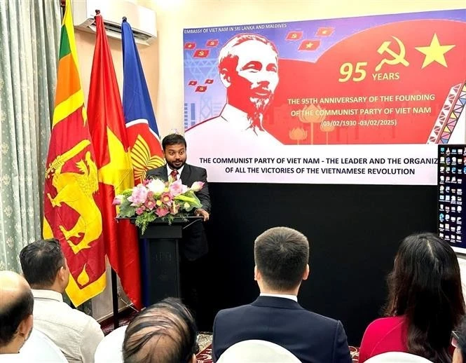 Deputy Minister of Foreign Affairs and Foreign Employment of Sri Lanka Arun Hemachandra speaks at the celebration. (Photo: VNA)