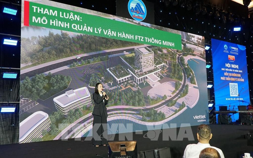 Deputy Director of Viettel Da Nang Le Thi Hue speaks at the conference. (Photo: VNA)