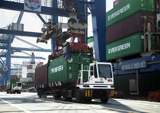Cargo loading and unloading activities at Cat Lai Port, Thu Duc city, HCM City. (Photo: VNA)