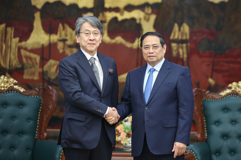 Prime Minister Pham Minh Chinh and Chairman of Japan Bank for International Cooperation Maeda Tadashi. (Photo: VNA)