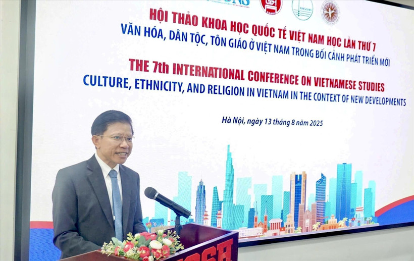 Prof. Dr. Hoang Anh Tuan, USSH Rector, speaks at the conference. (Photo: VNA)
