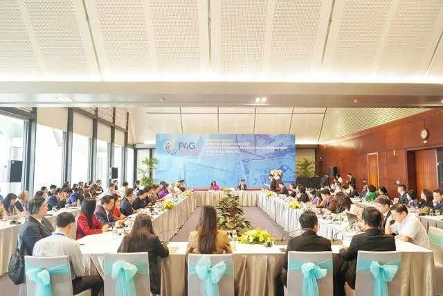 Participants at the ministerial-level discussion on breakthrough technology for green transformation and sustainable development in the smart era. (Photo: suckhoedoisong.vn)