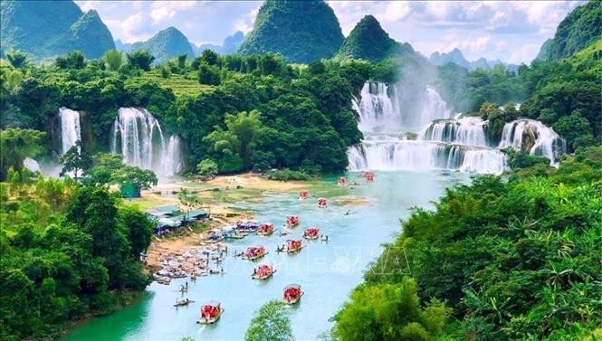 Ban Gioc Waterfall is a heritage site within the Non Nuoc Cao Bang UNESCO Global Geopark. (Photo: VNA) 