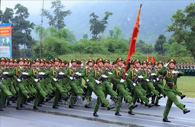 The People's Police soldiers join the fourth full-dress joint rehearsal in preparation for the celebration of the 80th anniversary of the August Revolution and National Day (September 2, 1945 – 2025). (Photo: VNA)