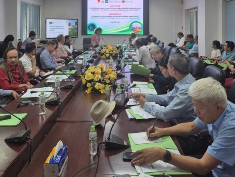 A seminar about the rice cropping system and farming management in the Mekong Delta that took place on May 13 in Hanoi. (Photo: VNA)