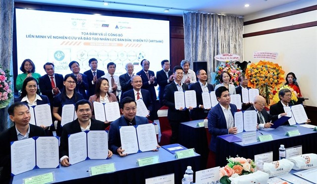 The Alliance for Research and Training in Semiconductors and Microelectronics (ARTSeMi) was officially launched at a forum held in HCM City on August 21. (Photo: VNA)