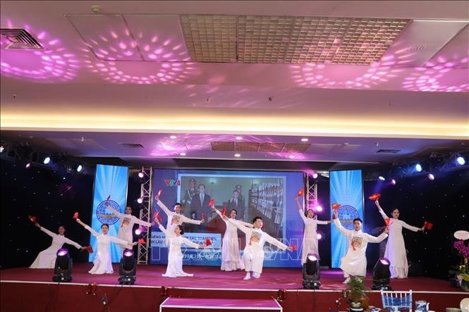 An art performance at the exchange programme (Photo: VNA)