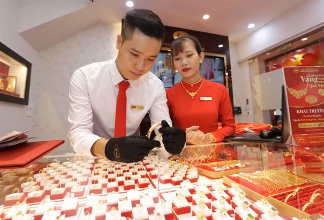 At Bao Tin Manh Hai gold company (Photo: VNA)
