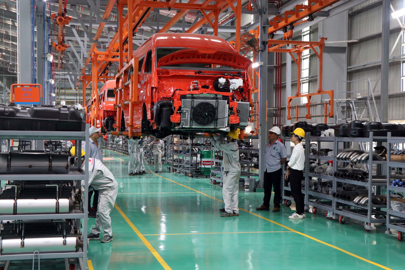 Production activities at the passenger car manufacturing and assembly plant of Kim Long Motor Hue Joint Stock Company in Chan May – Lang Co Economic Zone in Hue city. (Photo: VNA)