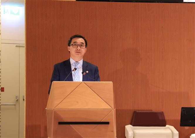 Deputy Minister of Health Tran Van Thuan speaks at a high-level session of the 78th World Health Assembly (WHA) on May 20. (Photo: VNA)