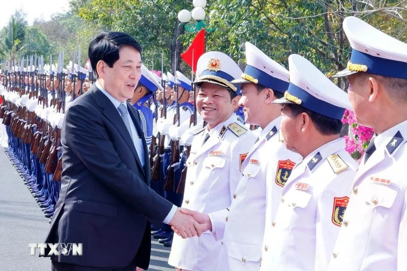 State President Luong Cuong extends Tet wishes to the armed forces based in Phu Quoc island city of Kien Giang (Photo: VNA)