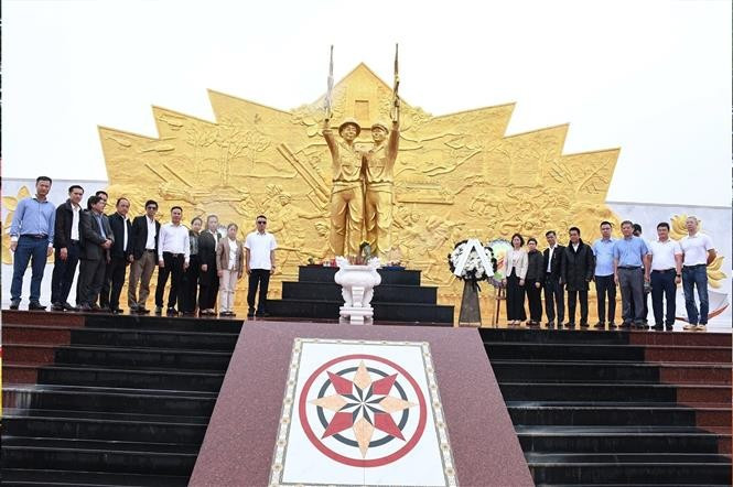 At the Laos-Vietnam Combat Alliance Monument in Paksong district. (Photo: VNA)