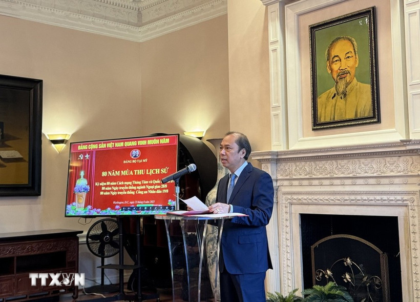 Vietnamese Ambassador to the US Nguyen Quoc Dung addresses the celebration. (Photo: VNA)