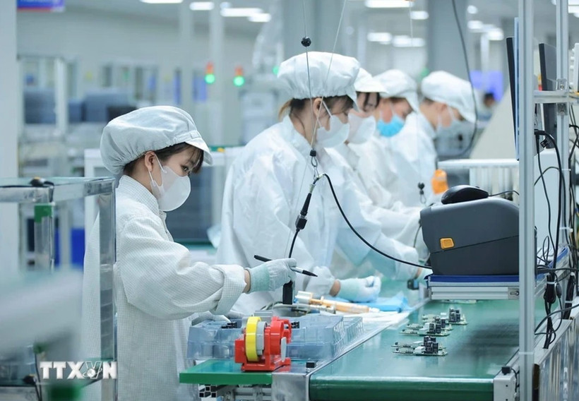 Production at the 100% Korean-invested Bumjin Electronics Vina Co. Ltd. (Photo: VNA) 