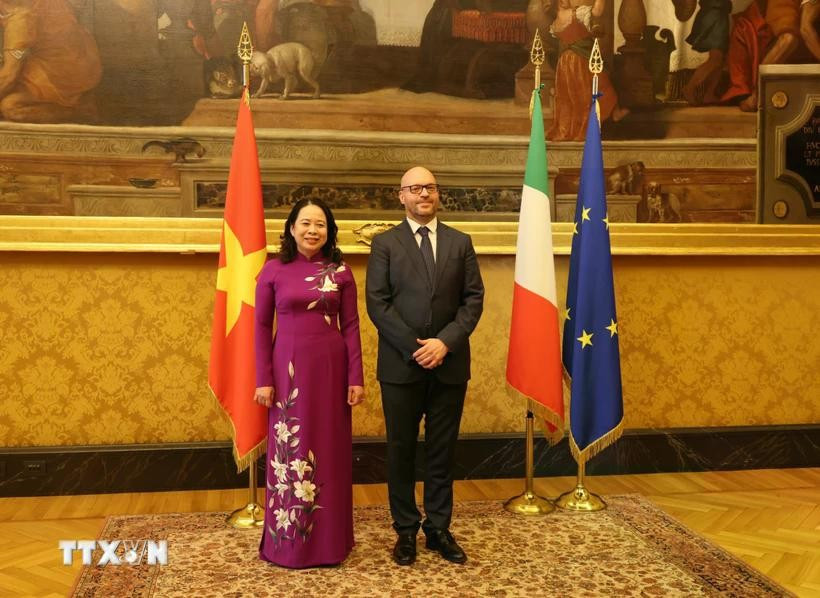 Vice State President Vo Thi Anh Xuan (L) meets with President of the Italian Chamber of Deputies Lorenzo Fontana (Photo: VNA)