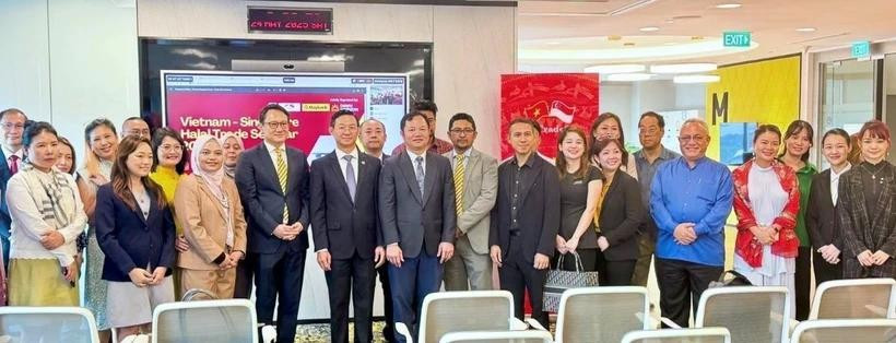 Participants attend the Vietnam-Singapore Halal trade seminar 2025 in Singapore. (Photo: VNA)