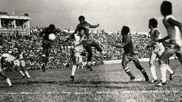 North-South football reunion at the Thong Nhat Stadium in HCM City on November 7, 1976. (File Photo of These Football Times)