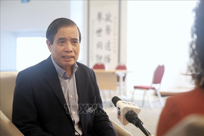 Prof. Vu Minh Khuong from the Lee Kuan Yew School of Public Policy in Singapore (Photo: VNA)