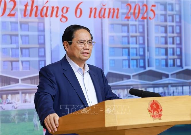 Prime Minister Pham Minh Chinh addresses the working session (Photo: VNA)