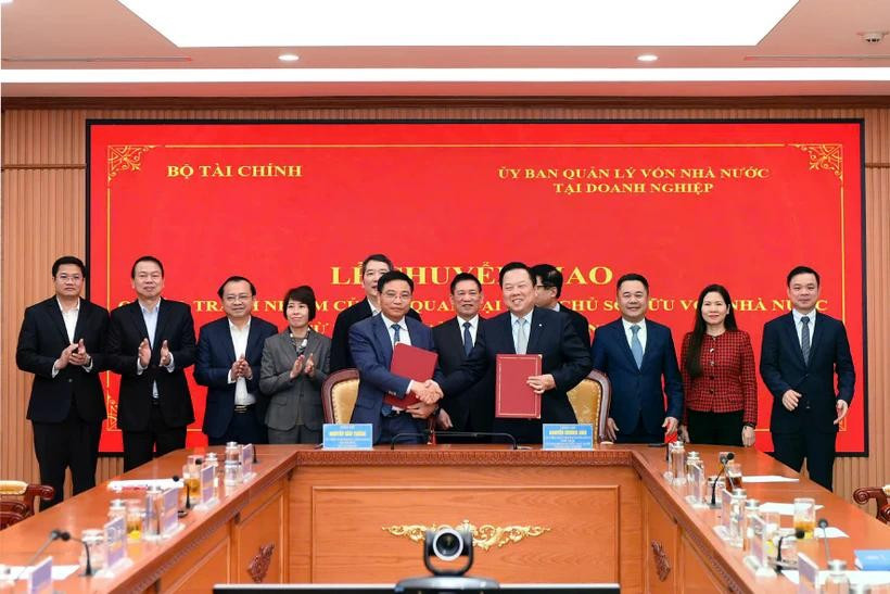 The Commission for Management of State Capital at Enterprises transfers the rights and responsibilities of the agency representing state capital ownership to the Ministry of Finance. (Photo: VNA)