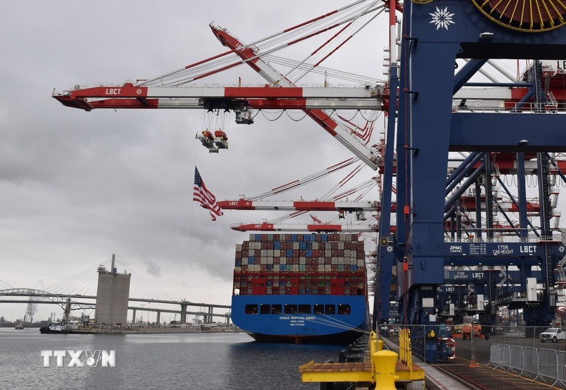 At Long Beach port in California (Photo: Xinhua)