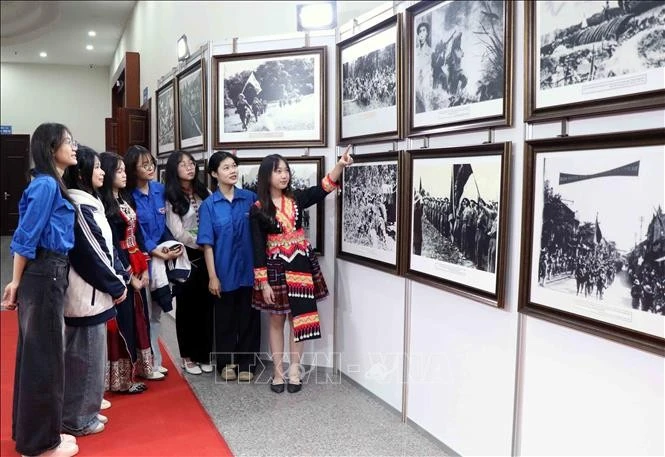 More than 600 photos, documents, and objects, and 95 posters are being displayed in the northern province of Thai Nguyen to celebrate the 95th founding anniversary of the Communist Party of Vietnam (CPV). (Photo: VNA)