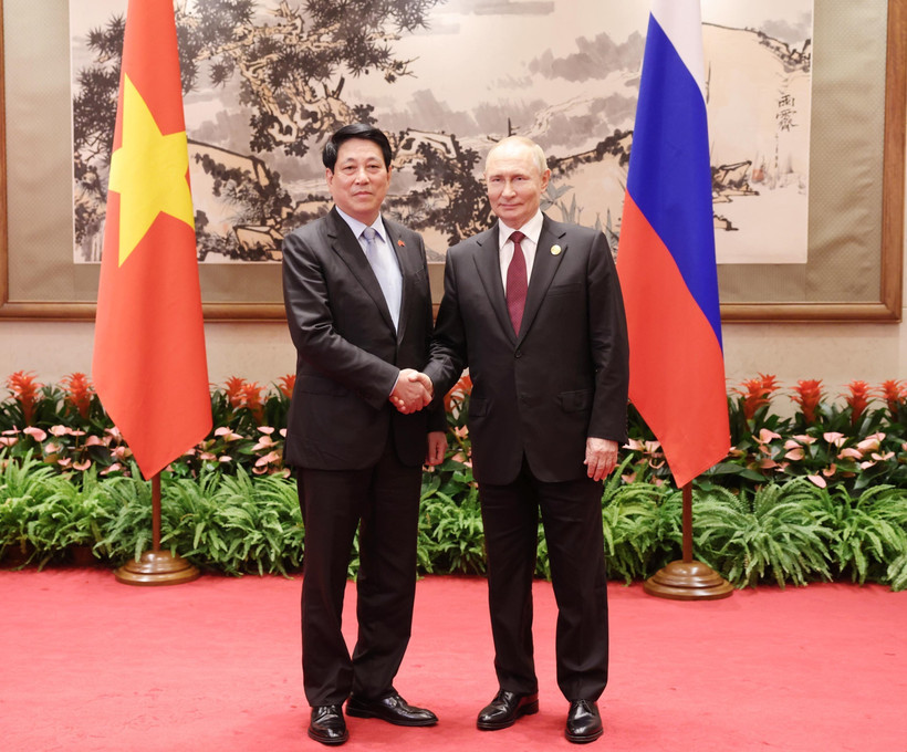 Vietnamese State President Luong Cuong (left) meets with Russian President Vladimir Putin in Beijing on September 3, 2025. (Photo: VNA)