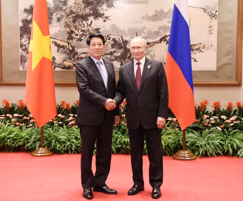 Vietnamese State President Luong Cuong (left) meets with Russian President Vladimir Putin in Beijing on September 3, 2025. (Photo: VNA)