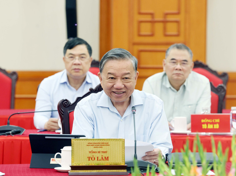 Party General Secretary To Lam speaks during the Politburo's meeting with the Standing Board of the Central Public Security Party Committee (Photo: VNA)