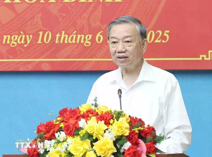 Party General Secretary To Lam addresses the working session (Photo: VNA)