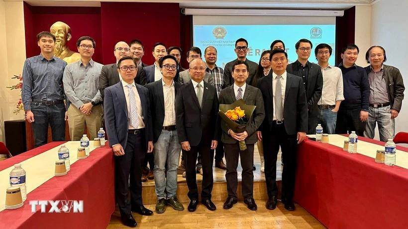 Members of the network of overseas Vietnamese nuclear energy experts (VietNuc) pose for a photo. (Photo: VNA)