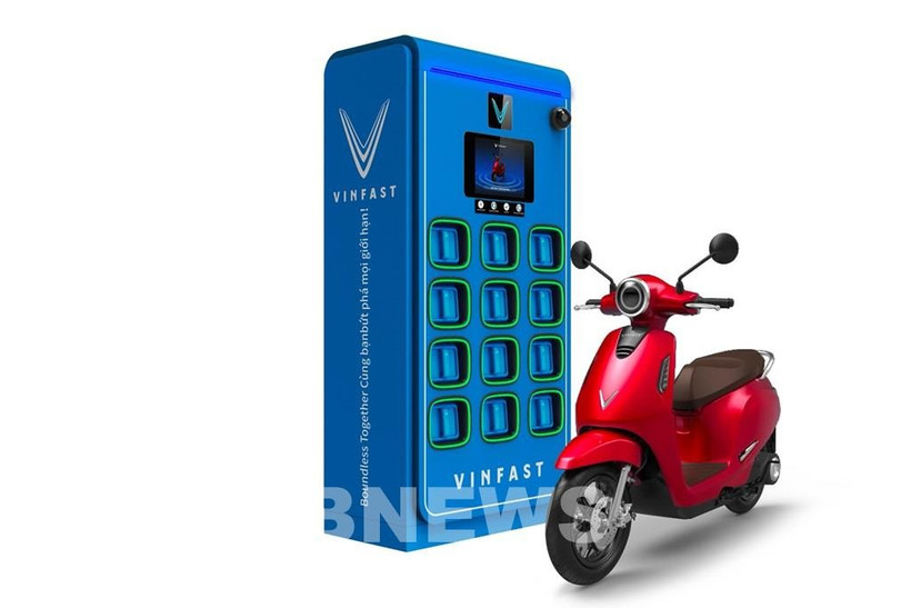 VinFast electric motorbikes and battery swapping stations (Photo: VNA)