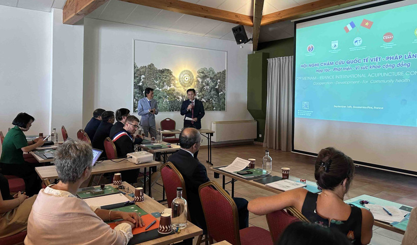 An overview of the second Vietnam-France International Acupuncture Conference (Photo: VNA)
