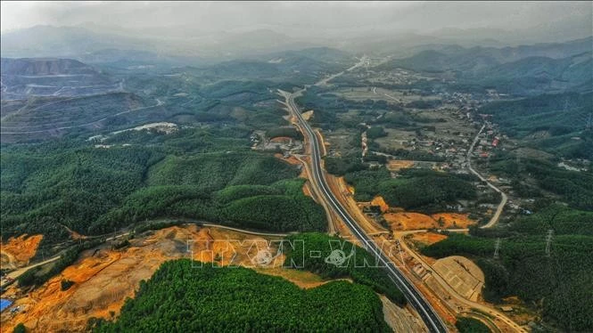 Ha Long-Van Don expressway seen from above (Photo: VNA)