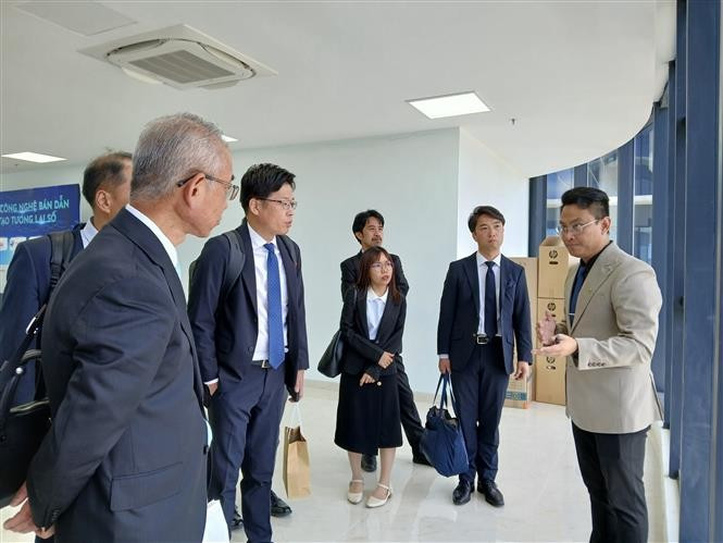 Japanese enterprises explore the science, technology and innovation ecosystem at Da Nang's Software Park No. 2. (Photo: VNA)