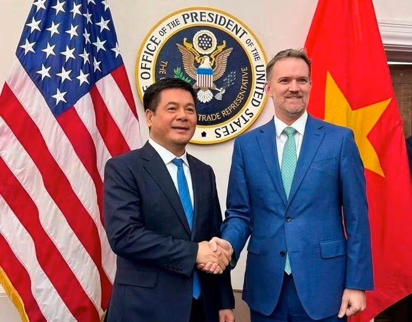 Minister of Industry and Trade Nguyen Hong Dien (left) and US Trade Representative Jamieson Greer at the second round of negotiation on a reciprocal trade agreement (Photo: VNA)