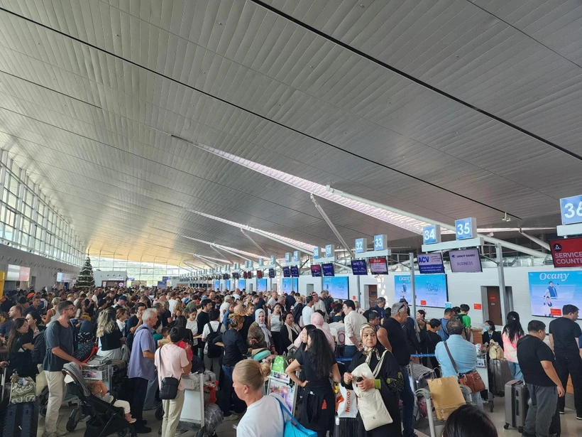 Phu Quoc Airport is packed with international travelers during Christmas and New Year 2025. (Photo: Phu Quoc Today News Facebook)