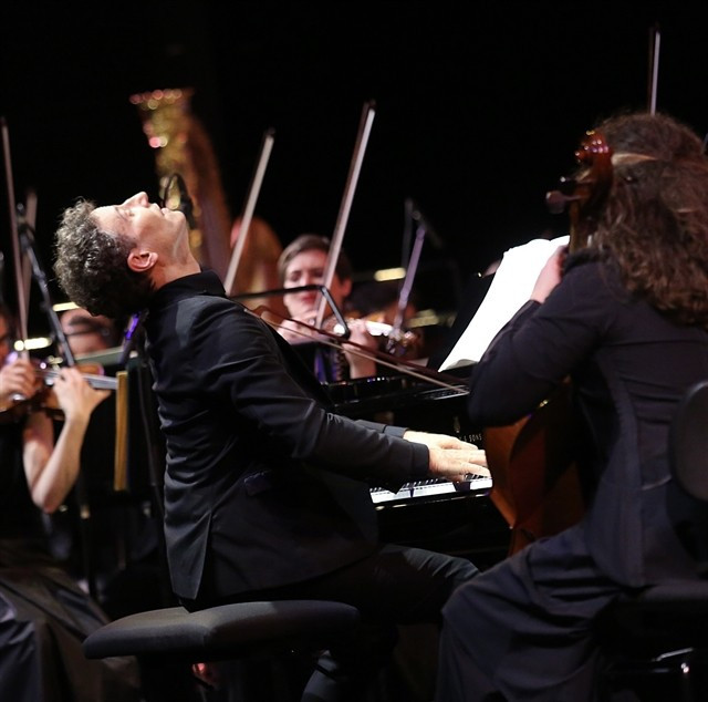 Conductor and pianist David Greilsammer will perform with the Vietnam National Symphony and Orchestra. (Photo: Courtesy of the French Institute of Hanoi)