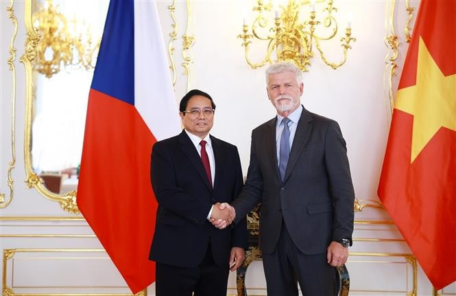 Prime Minister Pham Minh Chinh (L) and President of the Czech Republic Petr Pavel (Photo: VNA)