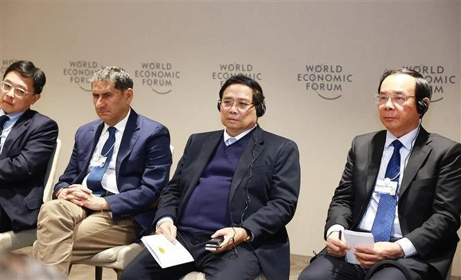 PM Pham Minh Chinh (second from right) at the seminar (Photo: VNA)