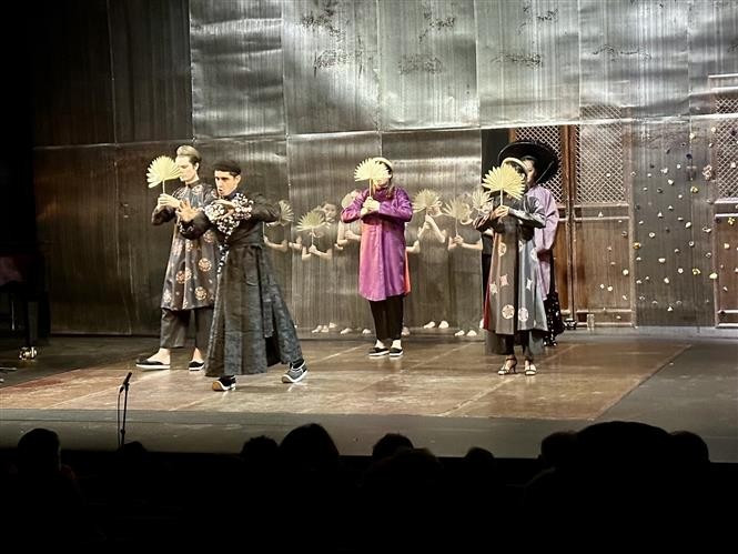 A scene from the musical "Le Dragon d'Or" (The Golden Dragon). (Photo: VNA) 