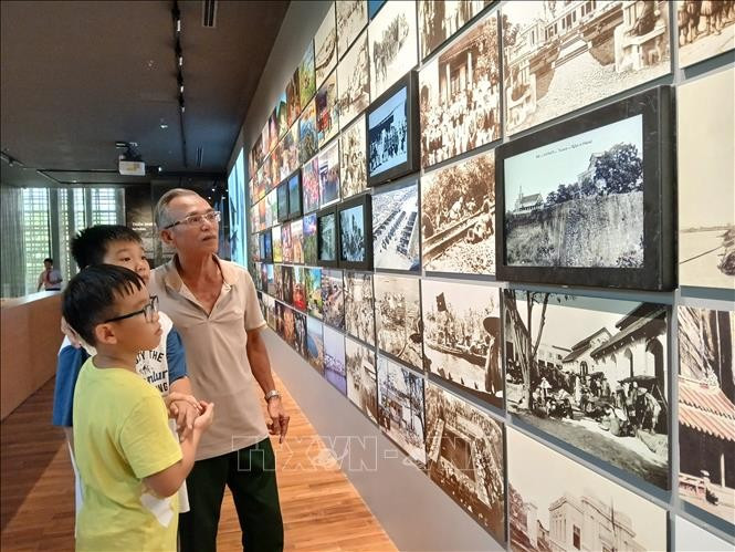 Digitalised historical documents and photos are showcased in Da Nang. (Photo: VNA)