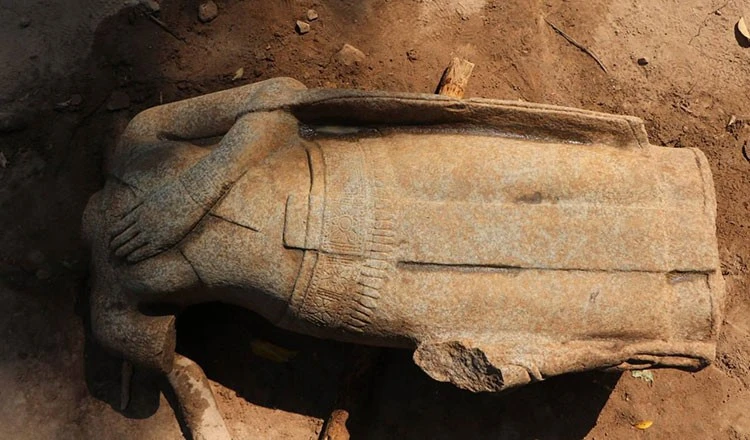 The newly-found Buddha statue body at Ta Prohm Temple in northwest Cambodia's famed Angkor Archaeological Park. (Photo: Courtesy of ANA)