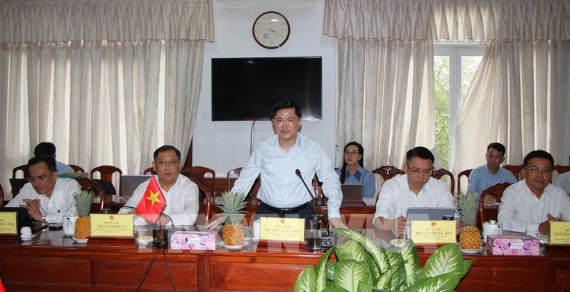 Permanent Vice Secretary of the Hau Giang provincial Party Committee Nguyen Tuan Anh speaks at the meeting. (Photo: VNA)