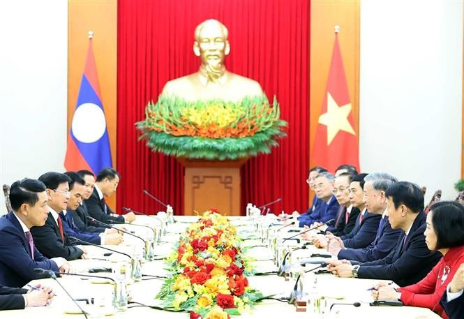 The meeting between Party General Secretary To Lam and Party General Secretary and President of Laos Thongloun Sisoulith in Hanoi on September 2. (Photo: VNA) 
