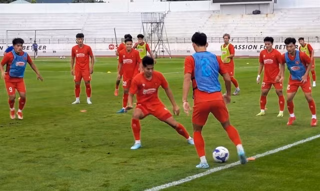 Vietnamese players in a training session. Vietam will defend the regional U23 title next week in Indonesia. (Photo courtesy of VFF)