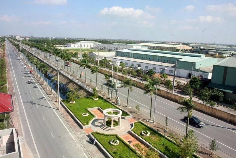 In 2008, the National Assembly approved a resolution to merge Ha Tay province, several communes from Hoa Binh province, and Me Linh district (formerly under Vinh Phuc) into the capital city of Hanoi. In the photo: The inter-communal road of Dan Phuong – the first news-style rural district of Hanoi. (Photo: VNA)
